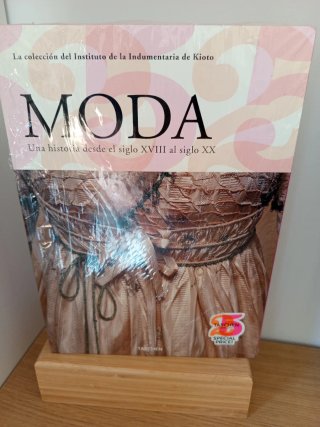 Moda. una Historia Desde el Siglo XVIII Al Sigl...