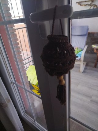 Lámpara boho crochet marrón
