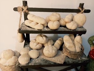 Natale 2025 - Banco del pane con cestino presepe
