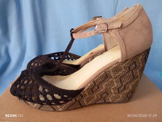 Sandalias cuña cerradas en el talón, talla 37