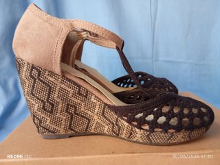 Sandalias cuña cerradas en el talón, talla 37