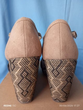 Sandalias cuña cerradas en el talón, talla 37