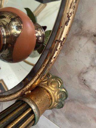 2 Sillas Doradas y Mesita Baja