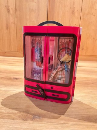 Armario Barbie con Ropa y Accesorios