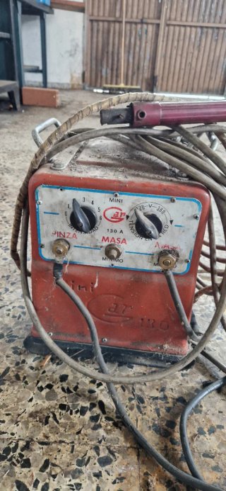 Soldadora AR 130 A