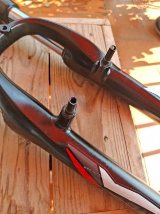 Horquilla SR Suntour M3020 26", tubo 1" y 1/8"