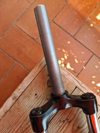 Horquilla SR Suntour M3020 26", tubo 1" y 1/8"