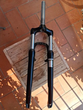 Horquilla SR Suntour M3020 26", tubo 1" y 1/8"