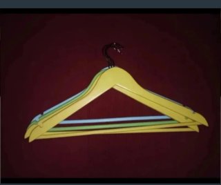 Perchas de madera colores