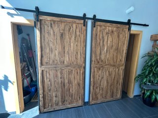 Puertas correderas de madera rústica