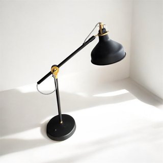 Lámpara de escritorio negra Ikea