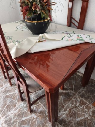 Juego de mesa y sillas de comedor