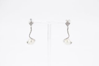 Pendiente de oro blanco de 18k. Ref:077-04-00260