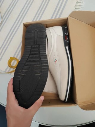Mocasines beige y blancos