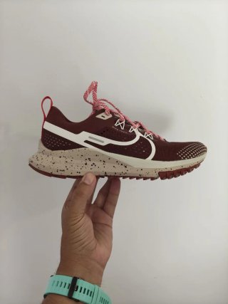 T39 Nike React Pegasus Trail 4  Rojas