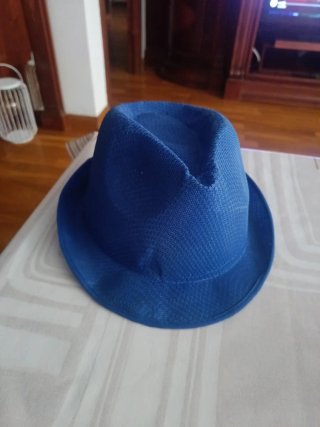 Sombrero azul para niño