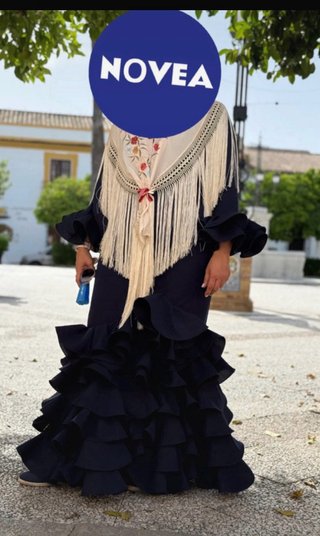 Traje de flamenca azul marino con volantes