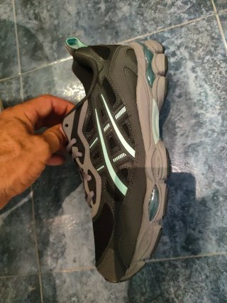 Zapatillas ASICS grises y turquesa