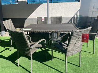 Mesa Exterior con 6 Sillas en Ratan