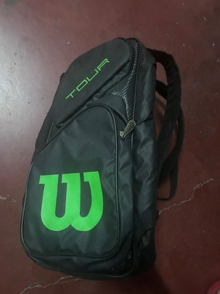 Raquetero Wilson Tour Negro y Verde