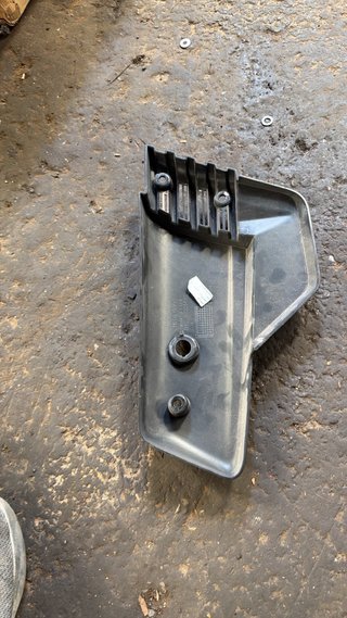 Tapa Bajo Asiento Moto Guzzi V7 III Stone Izq