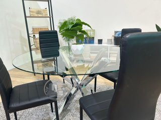 Mesa Redonda 120cm con Sillas Polipiel