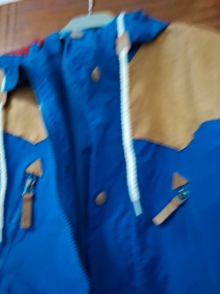 Cortavientos hombre azul y marrón