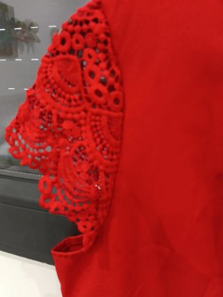 Blusa SHEIN roja con encaje talla S