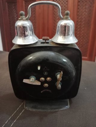 Reloj despertador antiguo de campana