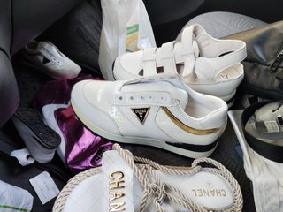 Sandalias Chanel Blancas y Doradas