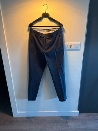 Traje de chaqueta y pantalón  grisáceo
