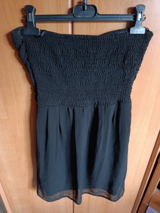 Vestido negro sin tirantes