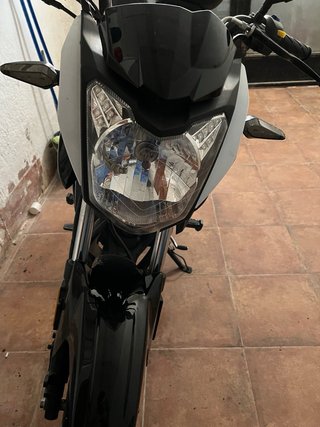 UMCO RK 125 Moto Negra y Blanca