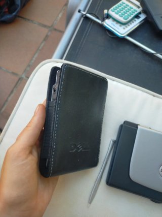 Pocket PC Dell con accesorios
