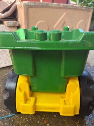 Camión Volquete John Deere Juguete