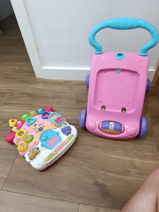 Andador Vtech Rosa con Panel de Actividades