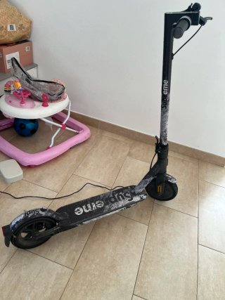 Patinete Eléctrico Supreme Negro/Blanco
