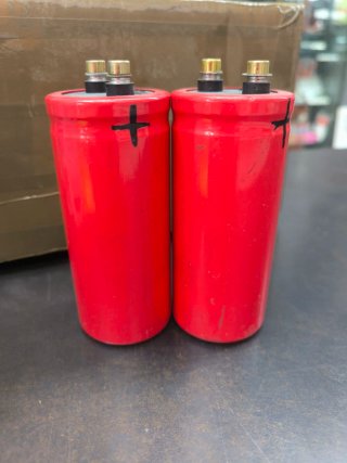 2 Condensadores Electrolíticos Itelcond 1000 MFD 4
