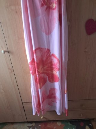 Vestido largo floral rosa y flores fucsias