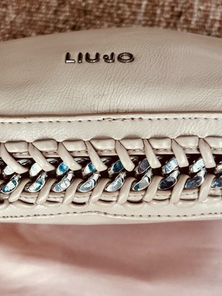 Bolso Liu Jo Piel Beige 2 puestas