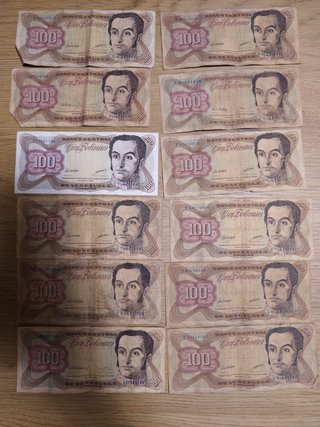 Billetes Venezolanos y hoja acto cívico 1810-2010