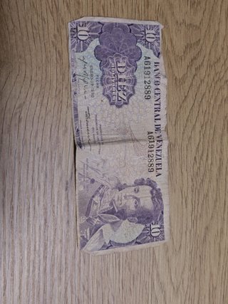 Billetes Venezolanos y hoja acto cívico 1810-2010