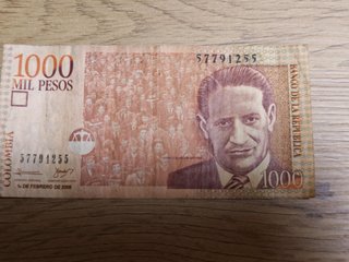 Billetes Venezolanos y hoja acto cívico 1810-2010