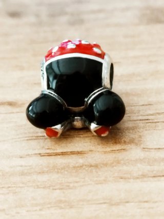 Charm Minnie Mouse Rojo y Negro