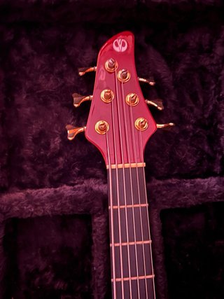 Bajo Yamaha 6 cuerdas customizado por Luthier