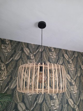 Lámpara de bambú con bombilla de cristal