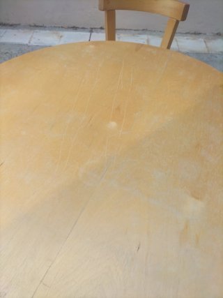Mesa y 4 sillas para niños