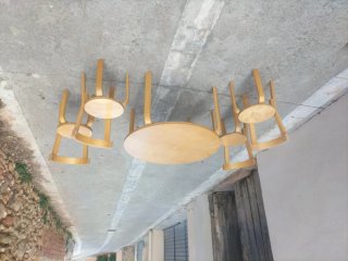 Mesa y 4 sillas para niños