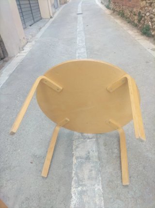 Mesa y 4 sillas para niños