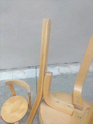 Mesa y 4 sillas para niños